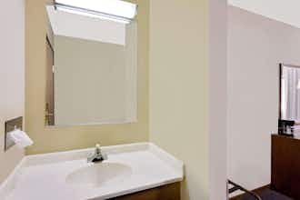 Hotel Super 8 Macomb IL photo 4