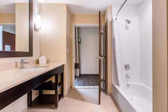 Hotel Comfort Suites - South Austin photo 2