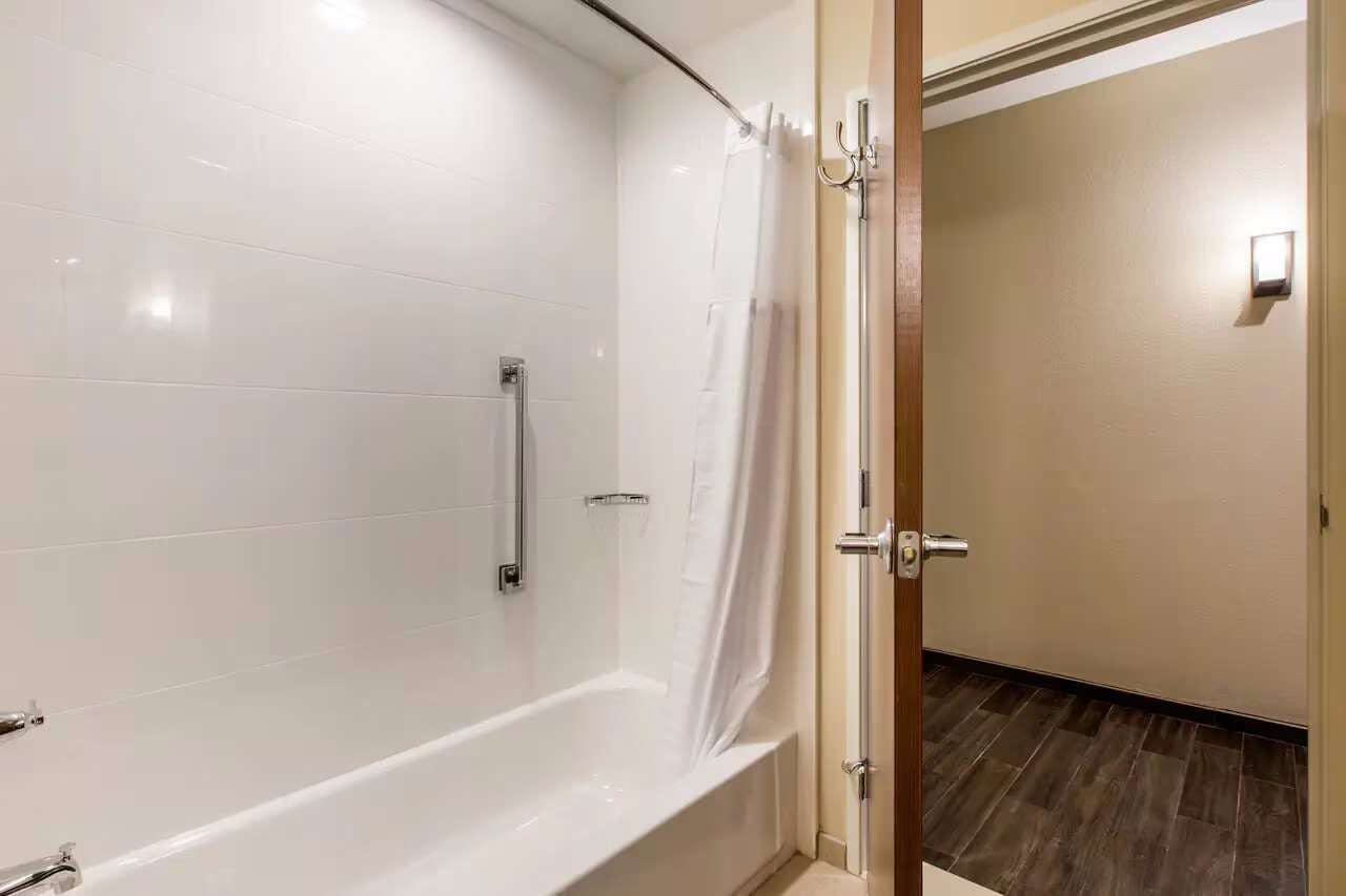Hotel Comfort Suites - South Austin photo 5