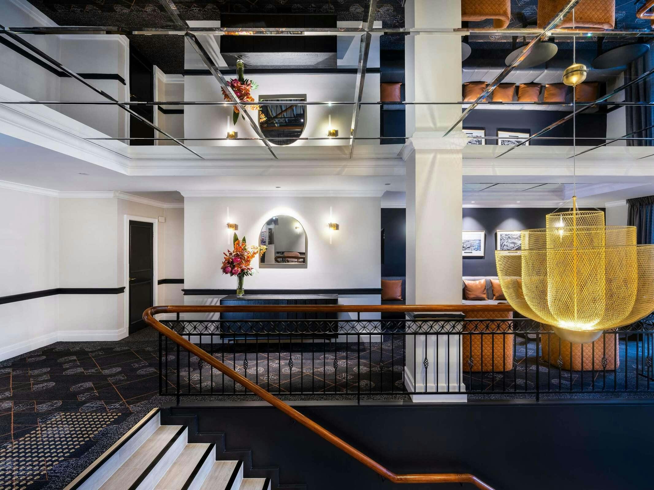Hotel Mantra On Jolimont Melbourne photo 2