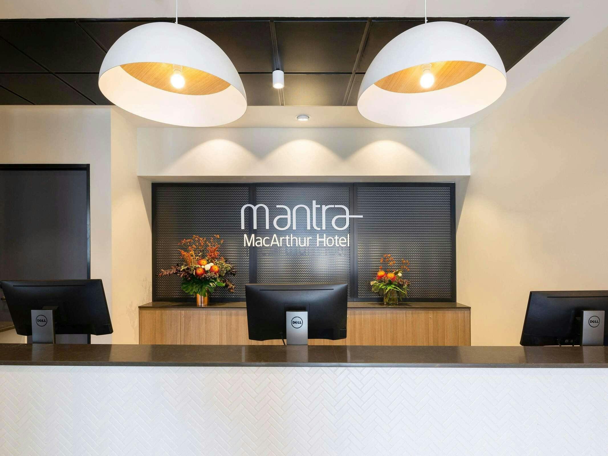 Hotel Mantra Mac Arthur Canberra photo 1