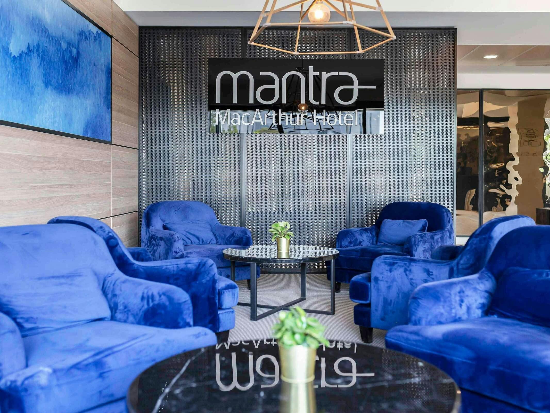 Hotel Mantra Mac Arthur Canberra photo 2