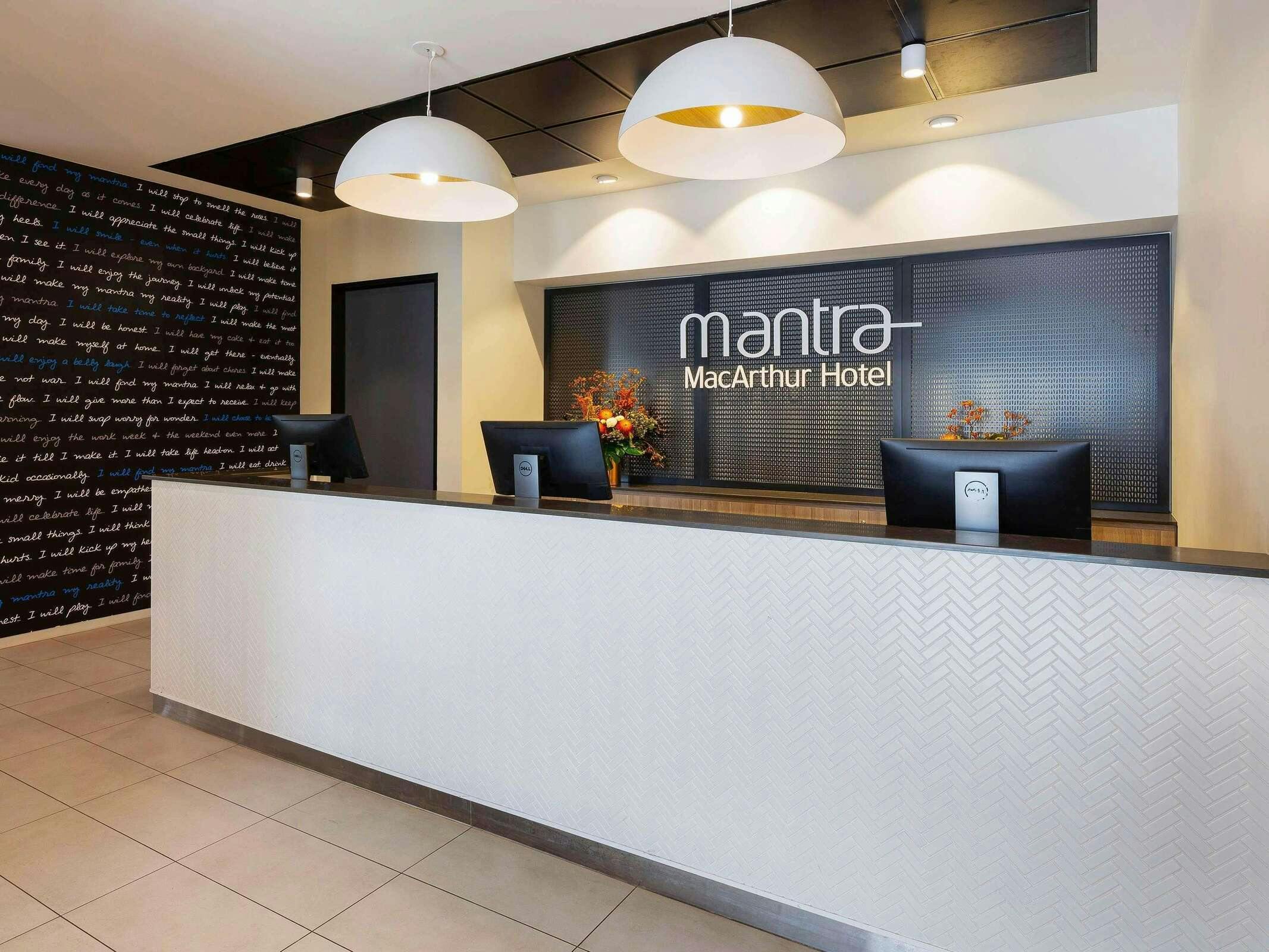 Hotel Mantra Mac Arthur Canberra photo 3