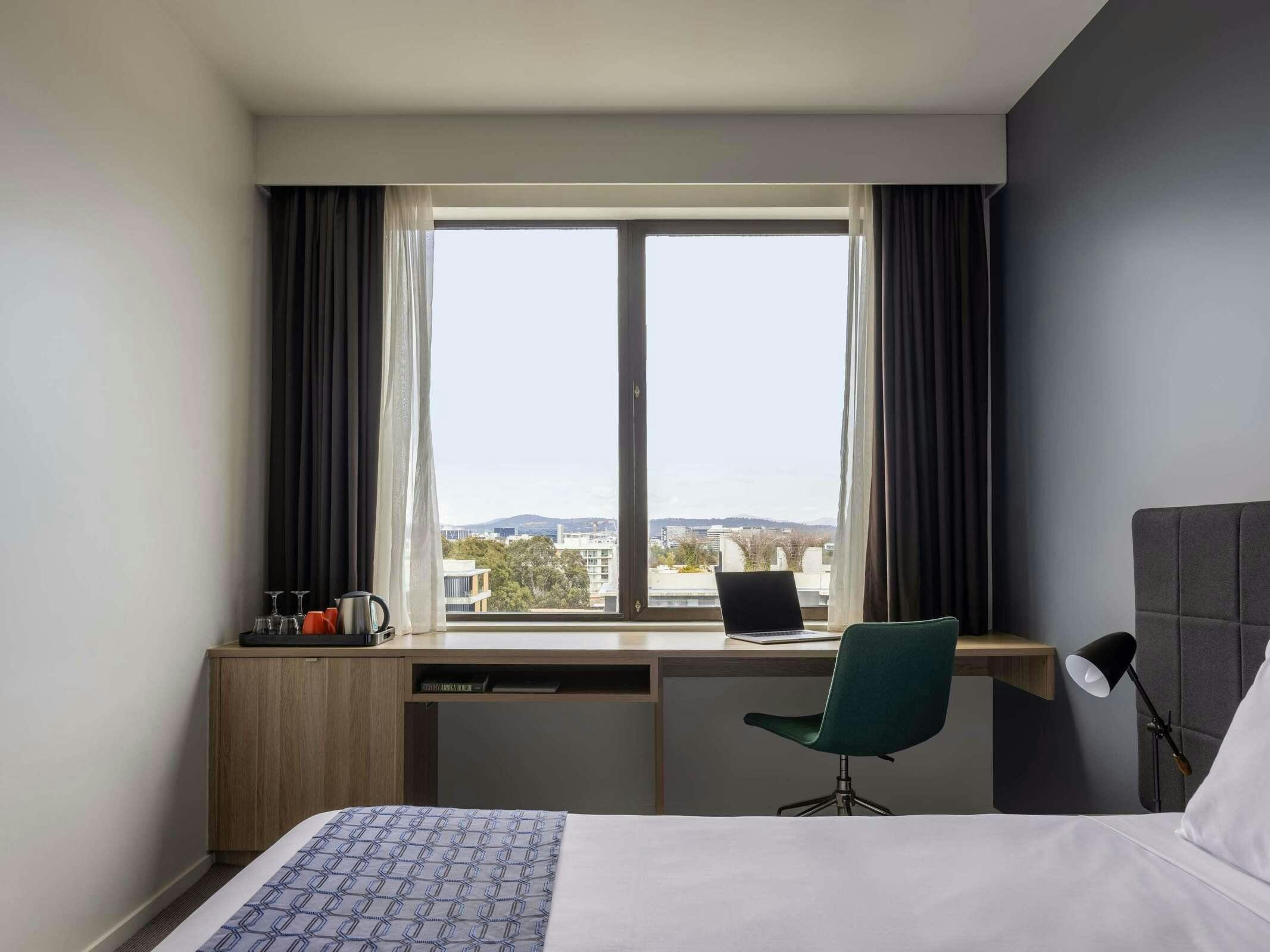 Hotel Mantra Mac Arthur Canberra photo 4