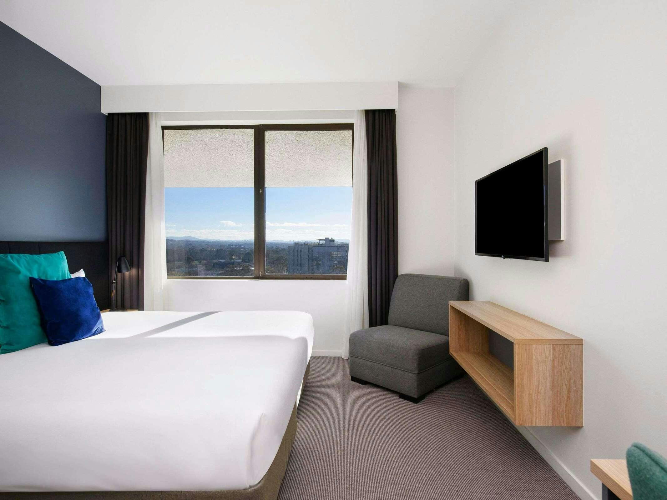 Hotel Mantra Mac Arthur Canberra photo 5