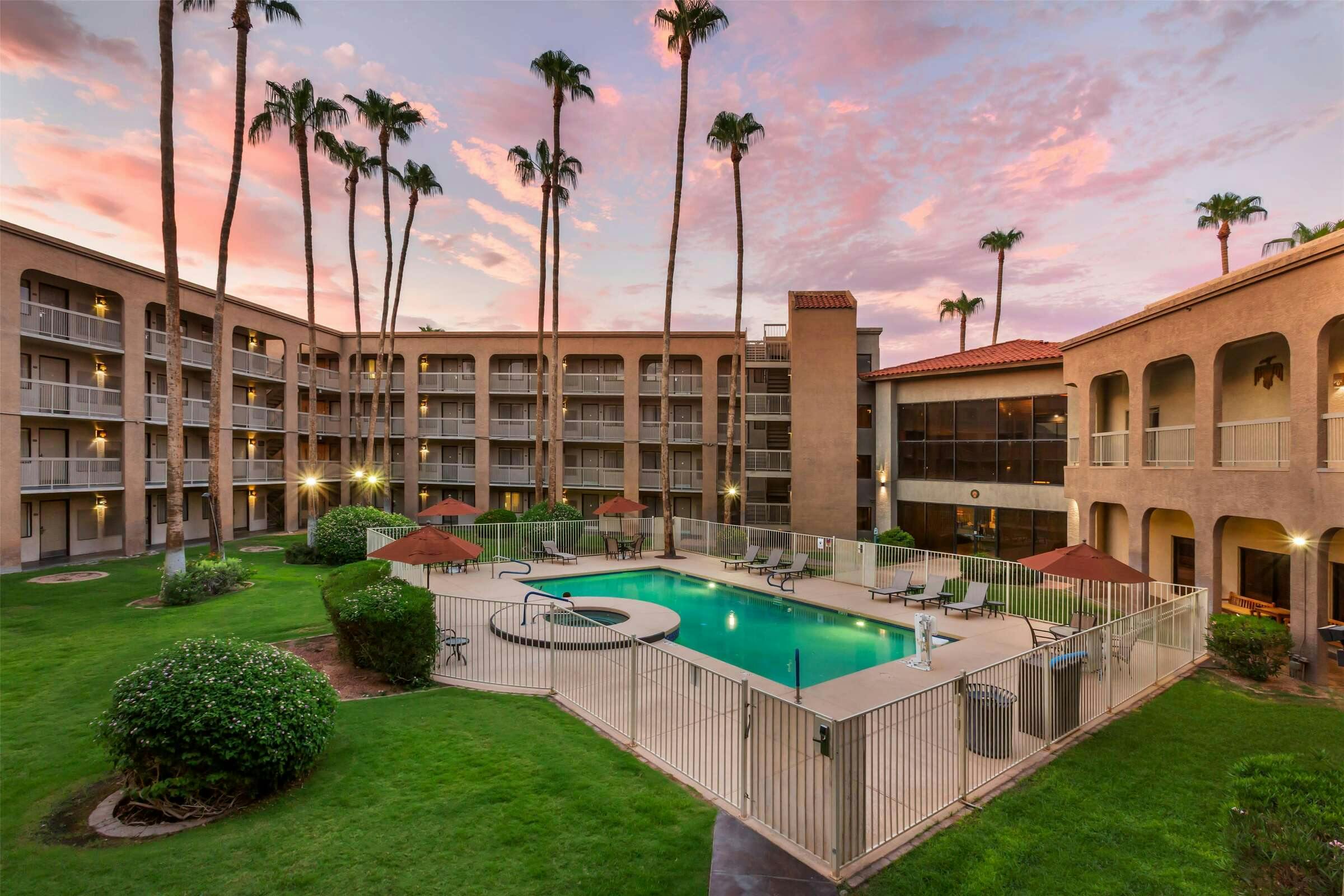 Hotel Best Western Plus Scottsdale Thunderbird Suites photo 1