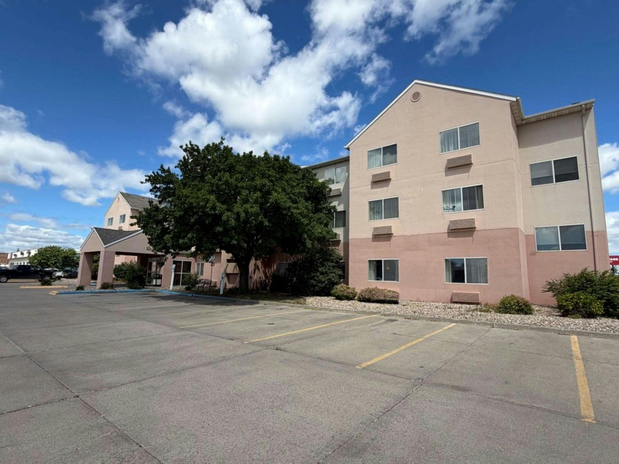 Hotel Sure Stay By Best Western Bismarck photo 1