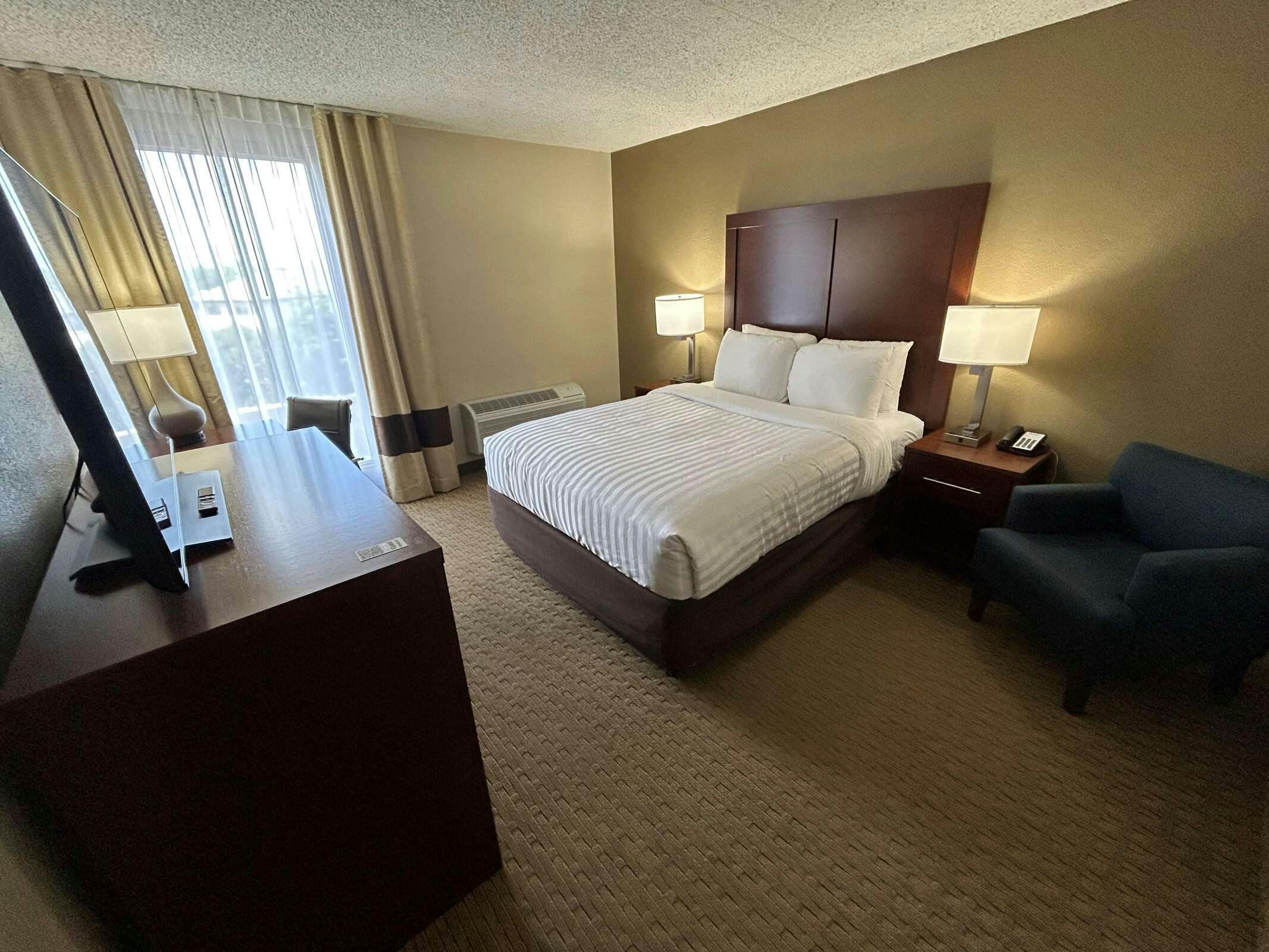 Best Western Rochelle Inn & Suites Near De Kalb