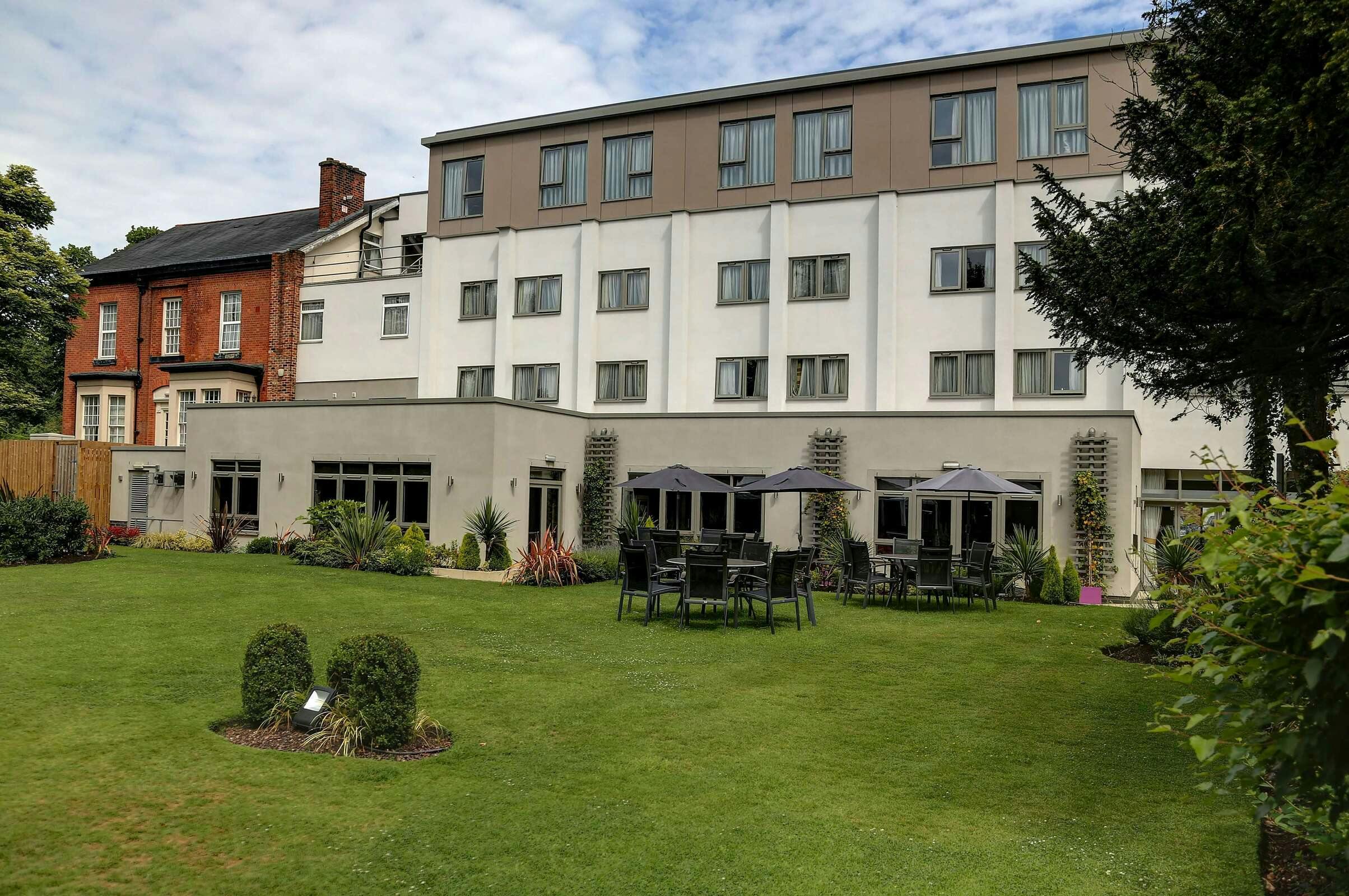 Hotel Best Western Plus Manchester Airport Wilmslow Pinewood Hotel photo 3
