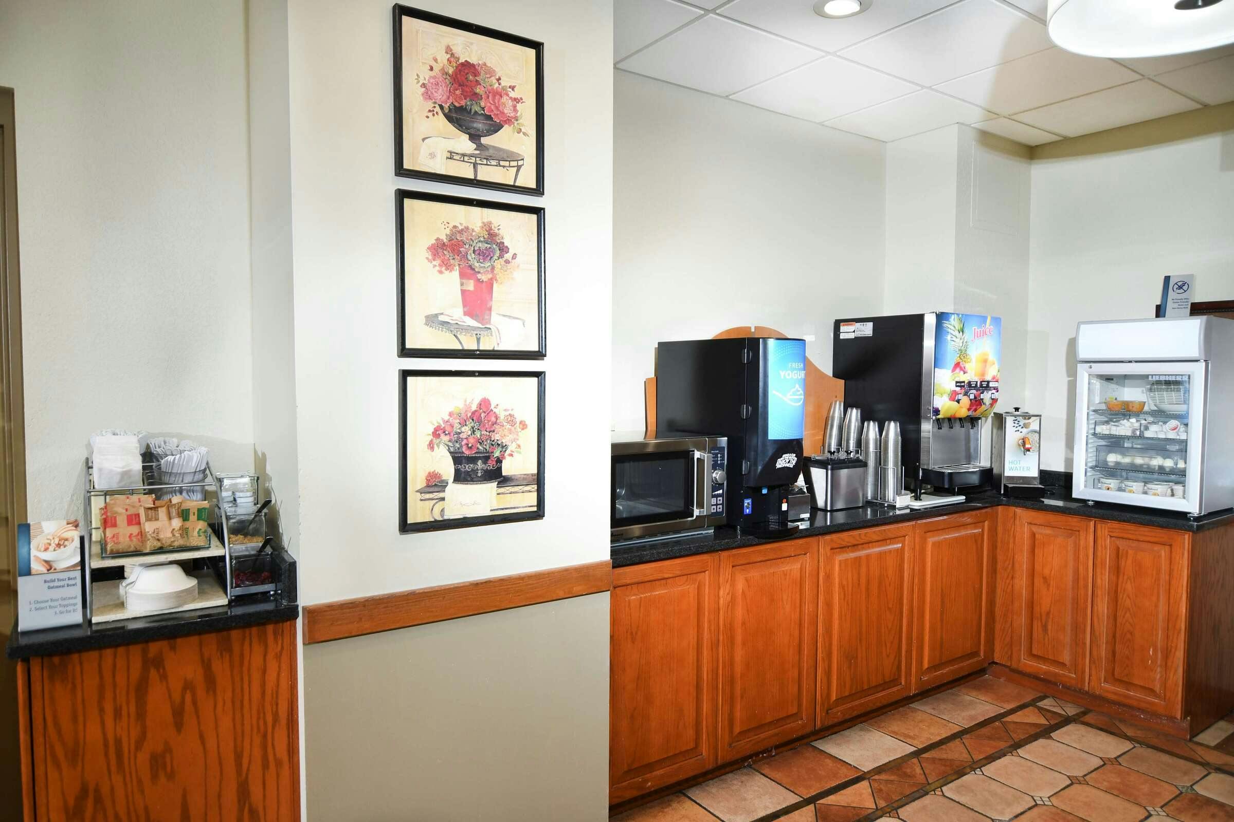 Hotel Best Western Plus Sandusky Hotel & Suites photo 5