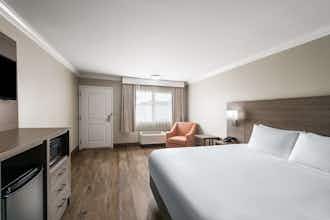 Hotel Solara Inn & Suites photo 1