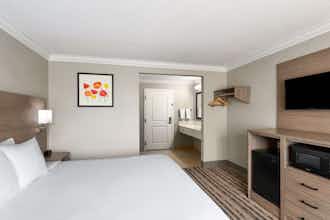 Hotel Solara Inn & Suites photo 3