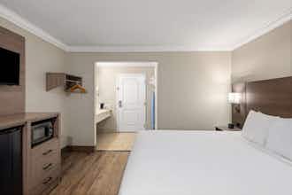 Hotel Solara Inn & Suites photo 4