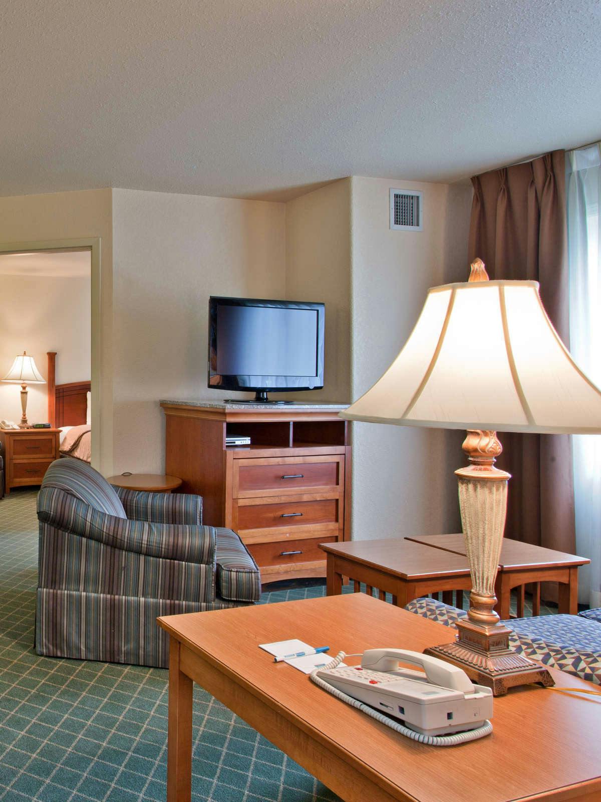 Hotel Staybridge Suites Calgary Airport photo 3