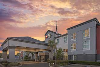 Hotel Best Western Plus Chain of Lakes Inn & Suites photo 1