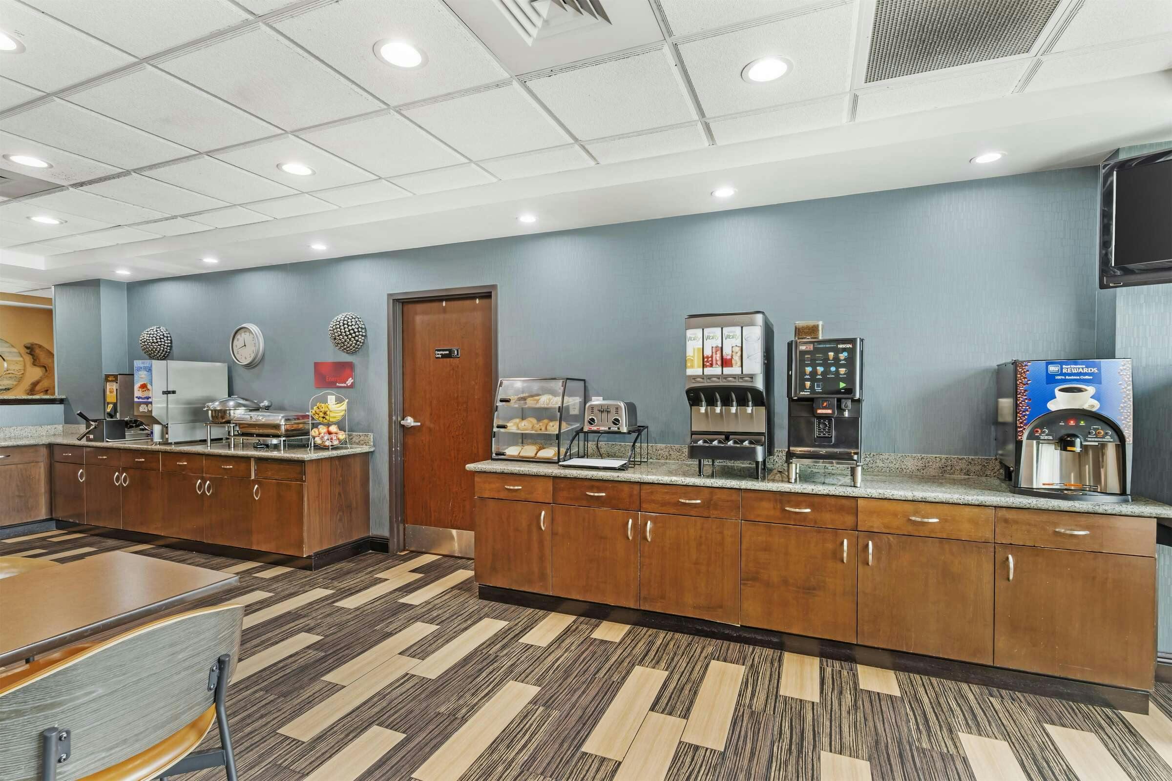 Hotel Best Western Plus Chain of Lakes Inn & Suites photo 3