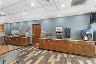 Hotel Best Western Plus Chain of Lakes Inn & Suites photo 3