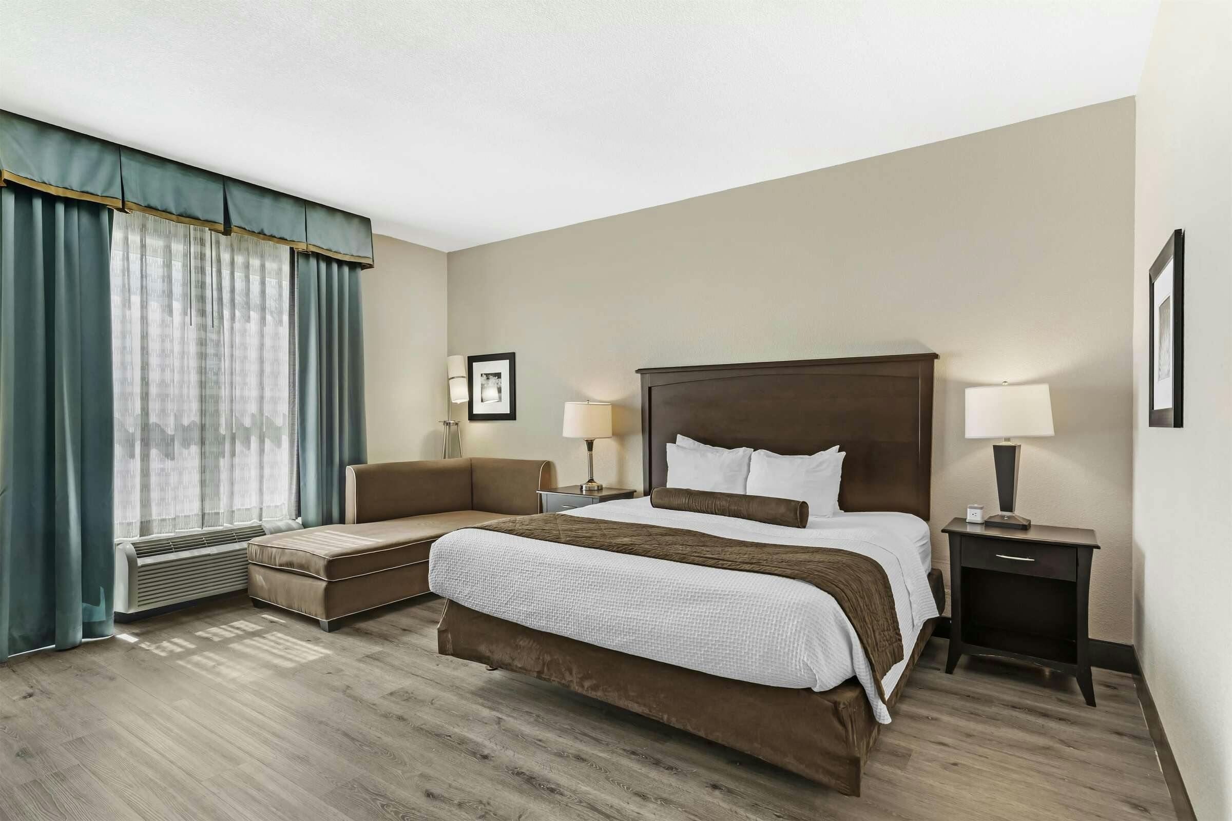 Hotel Best Western Plus Chain of Lakes Inn & Suites photo 5