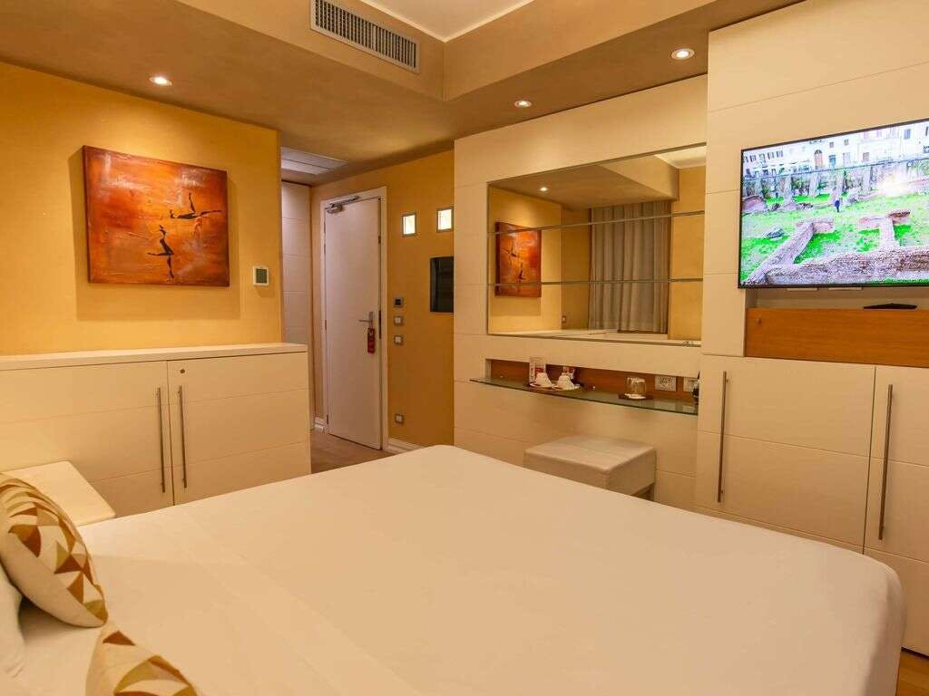 Hotel Hotel White photo 3