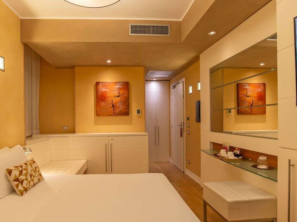 Hotel Hotel White photo 4
