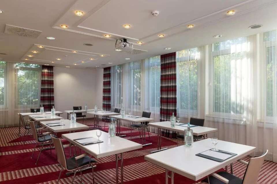 Sunday Hotel Frankfurt Airport - Neu-Isenburg