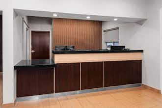 Hotel Wingate Oshkosh photo 1