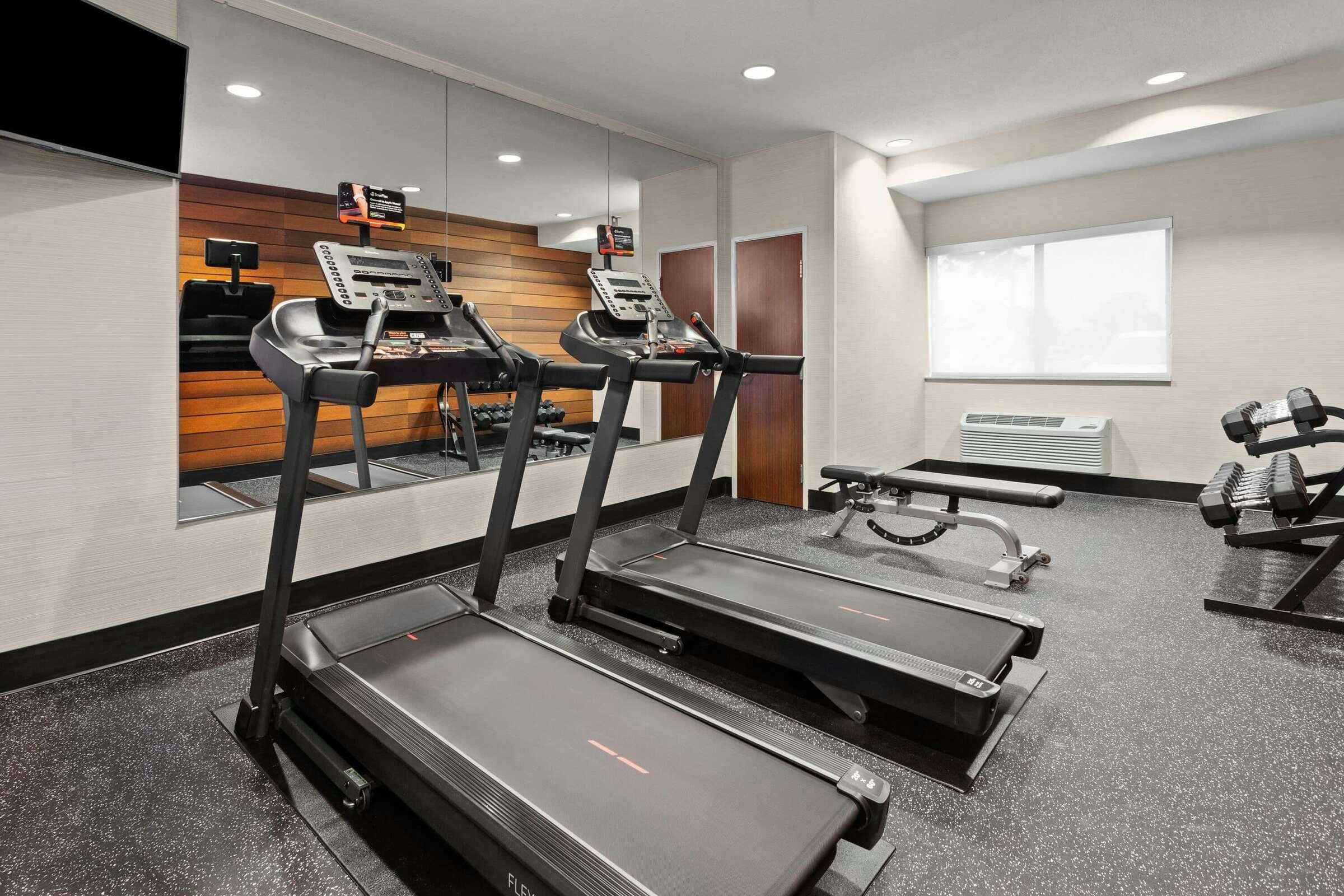Hotel Wingate Oshkosh photo 5