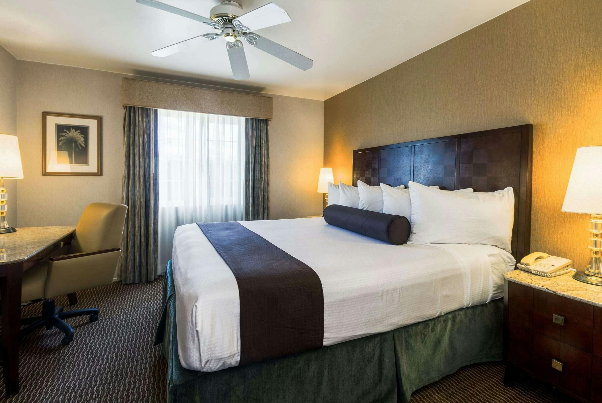 Hotel Ramada Costa Mesa photo 4