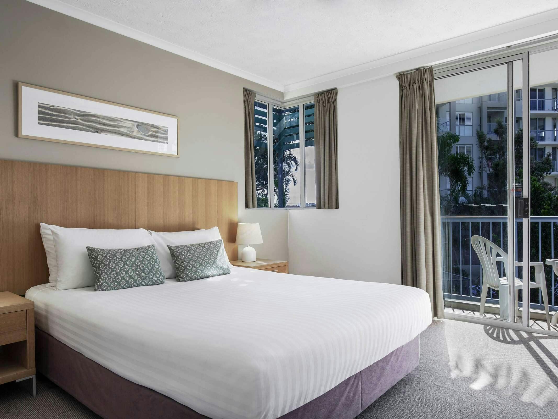 Hotel Break Free Diamond Beach Broadbeach photo 2