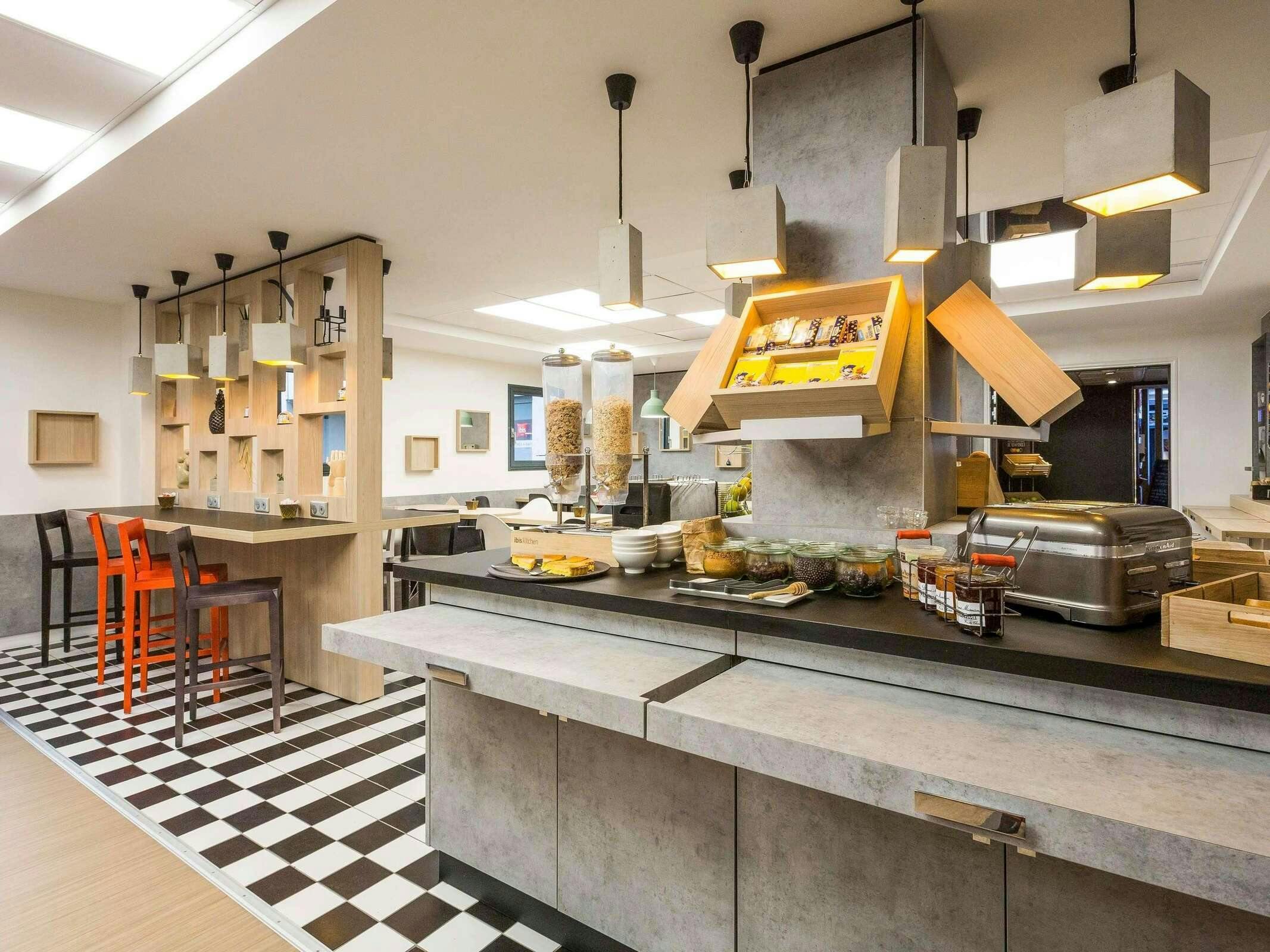 Hotel Ibis Bordeaux Centre Gare Saint Jean photo 1