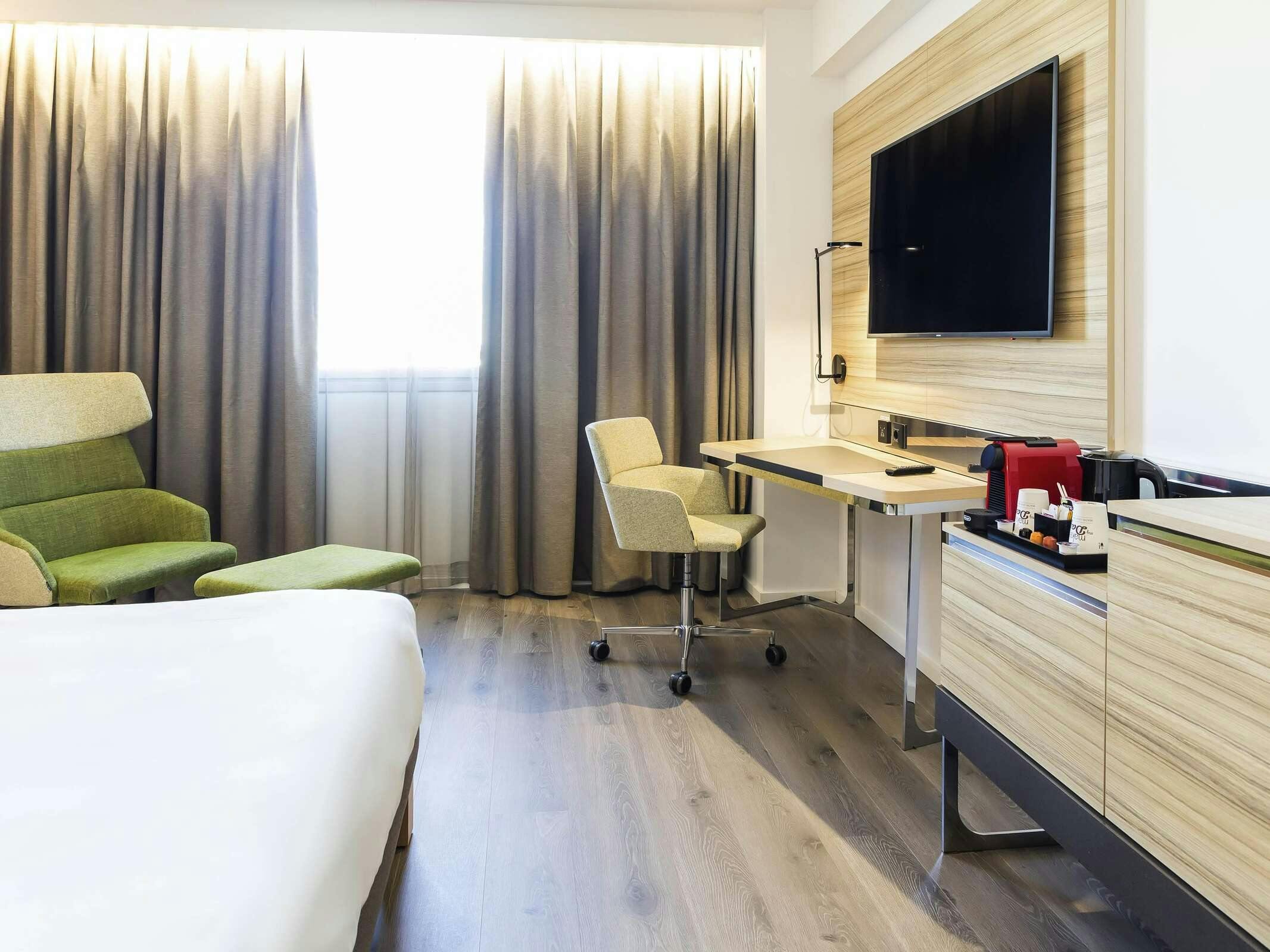 Hotel Novotel Sevilla Marqués Del Nervion photo 3