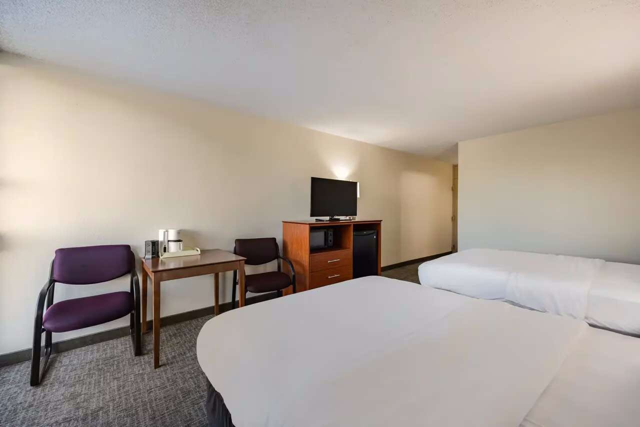 Hotel Quality Inn & Suites Canon City, CO photo 2