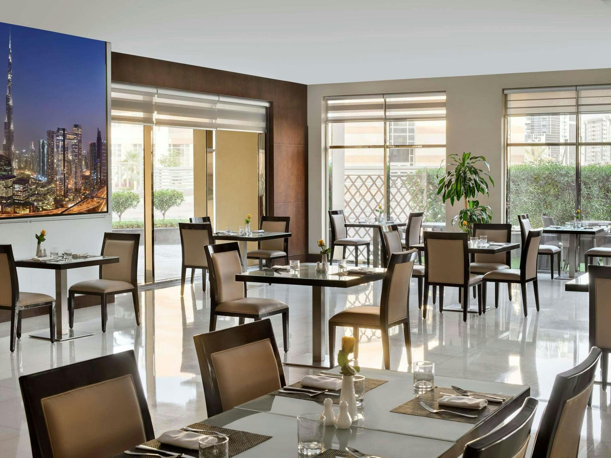 Hotel MOVENPICK AL MAMZAR photo 2