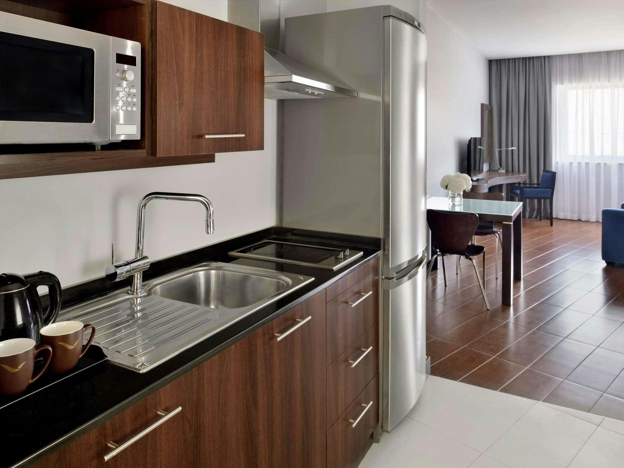Hotel MOVENPICK AL MAMZAR photo 3