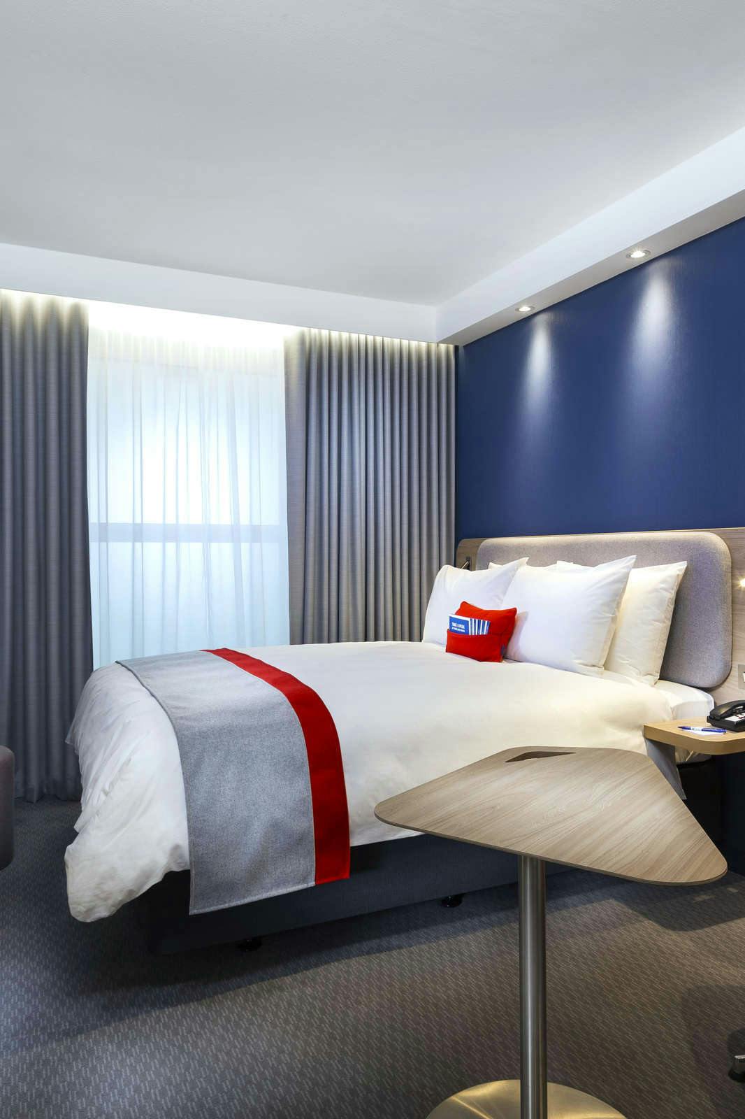 Hotel Holiday Inn Express London Heathrow T4 photo 1