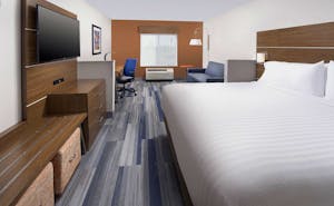 Holiday Inn Express & Suites Gainesville Lake Lanier Area