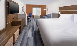 Holiday Inn Express & Suites Gainesville Lake Lanier Area