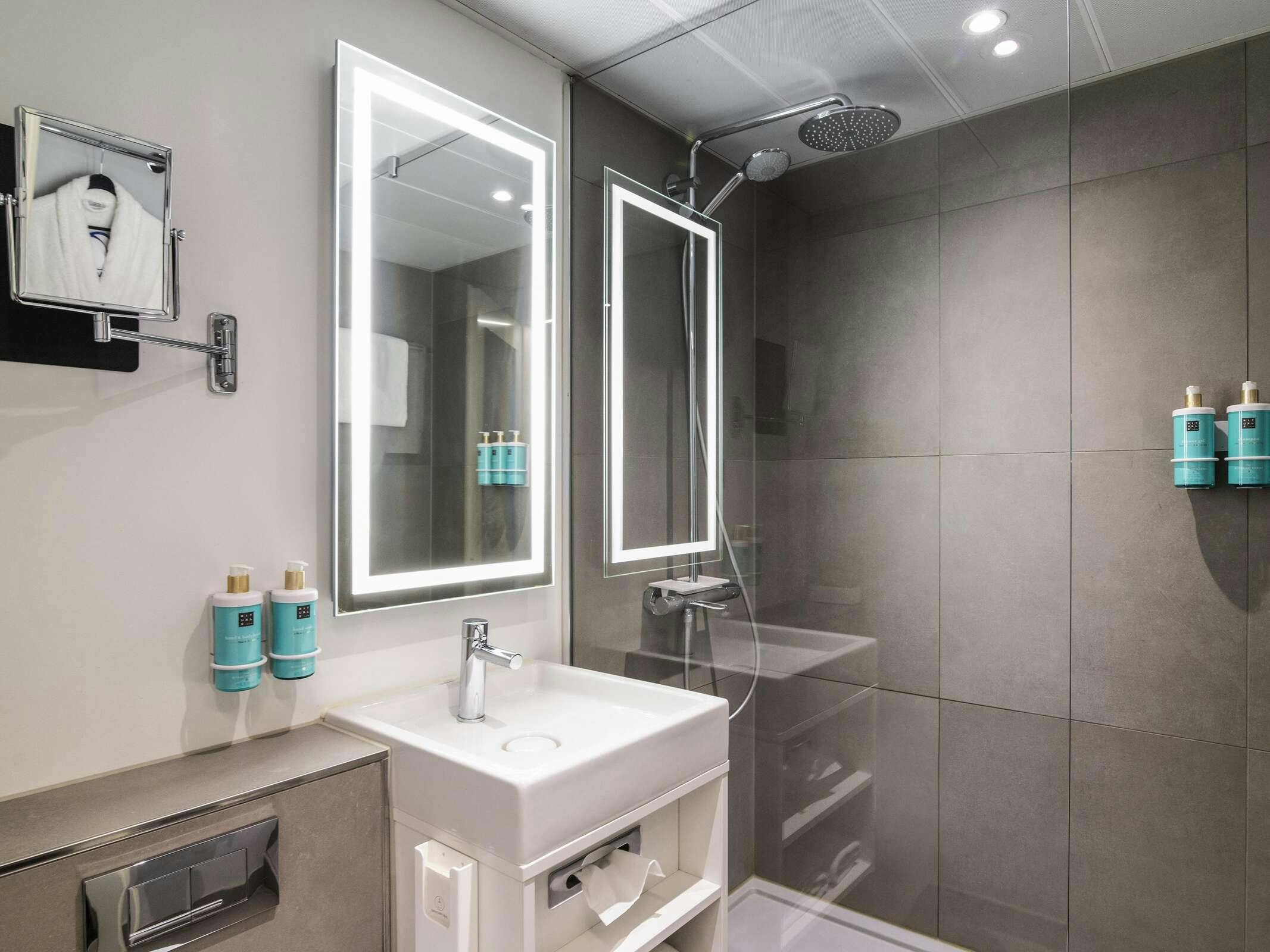 Hotel Novotel Amsterdam City photo 2