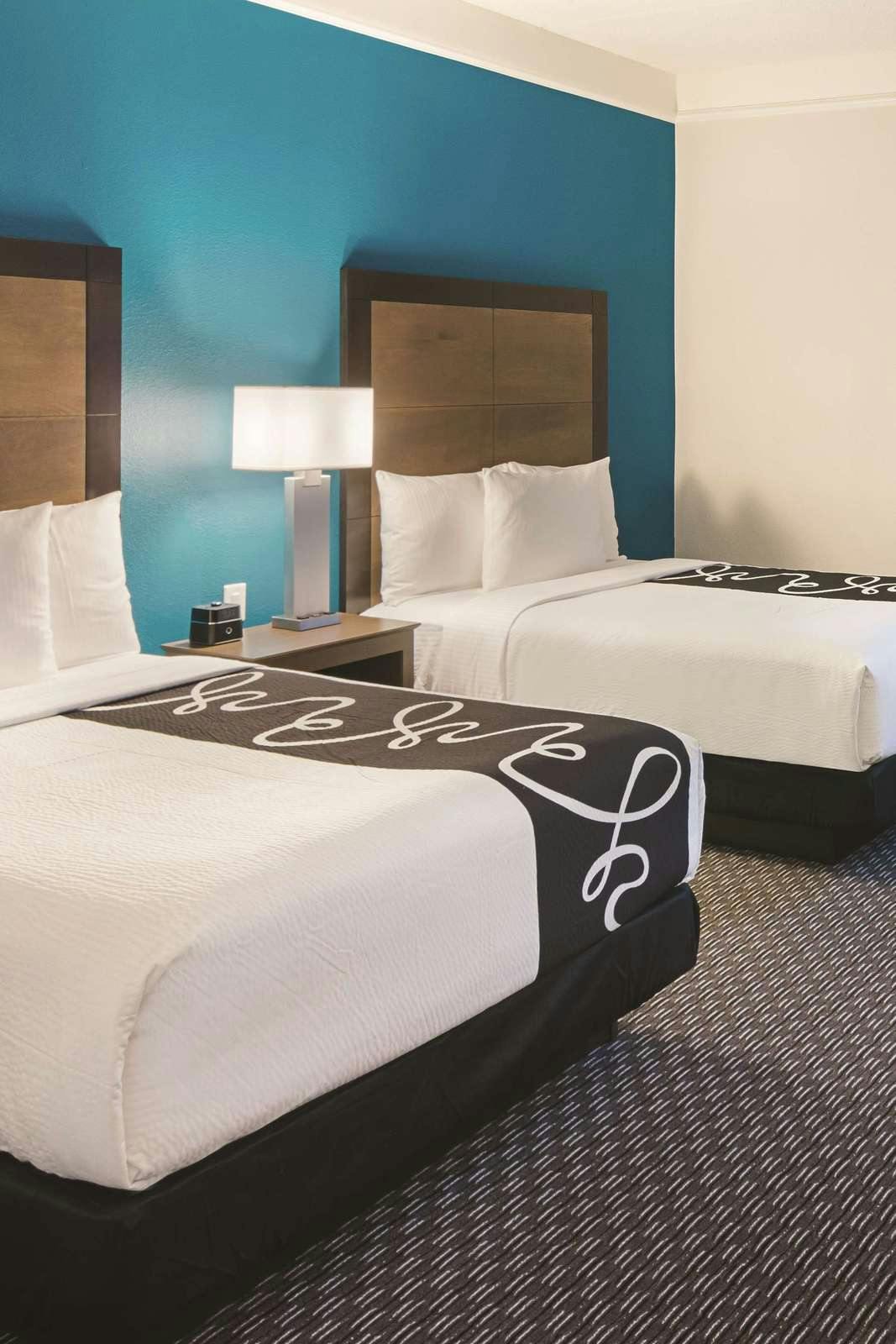 Hotel La Quinta Inn & Suites by Wyndham Orlando UCF photo 2