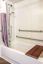 Hotel La Quinta Inn & Suites by Wyndham Orlando UCF photo 4