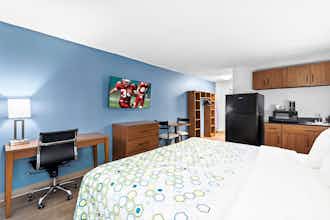Hotel HomeTowne Studios & Conference Center Cortland photo 1