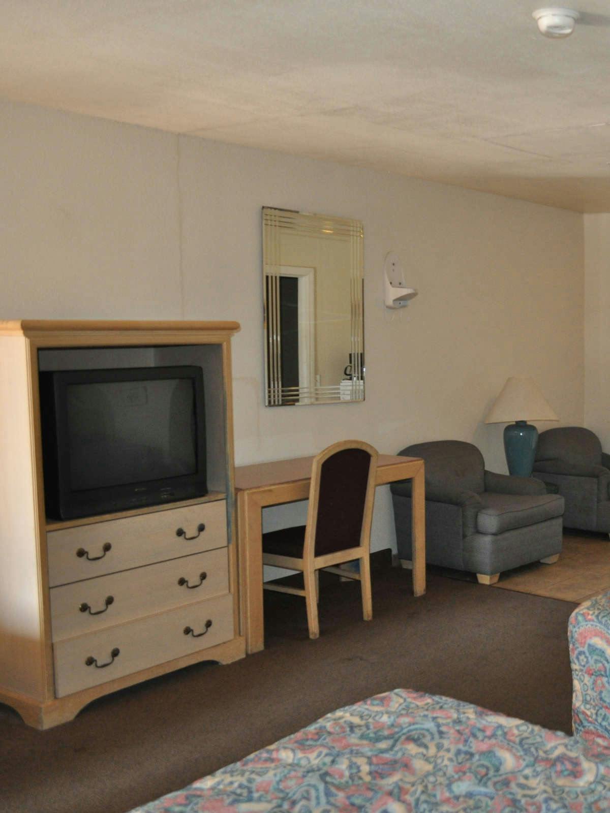 Hotel California Suites Motel photo 4