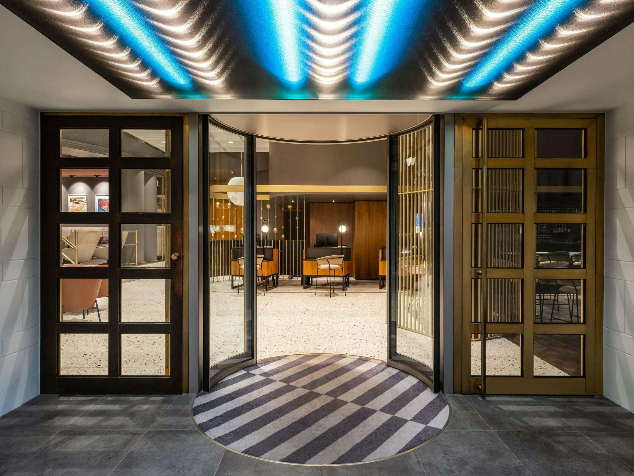 Hotel Pullman Stuttgart Fontana photo 1