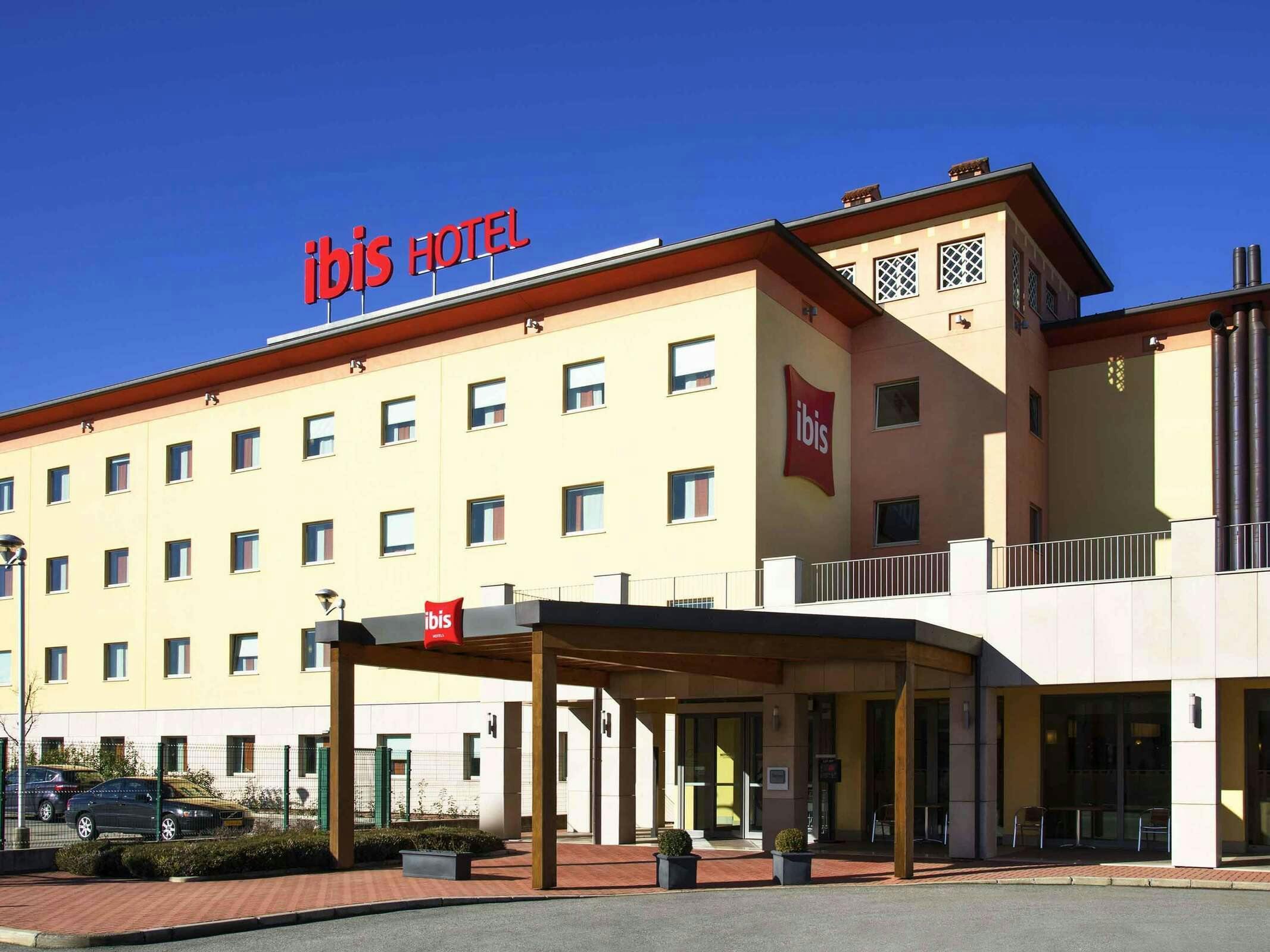 Ibis Como