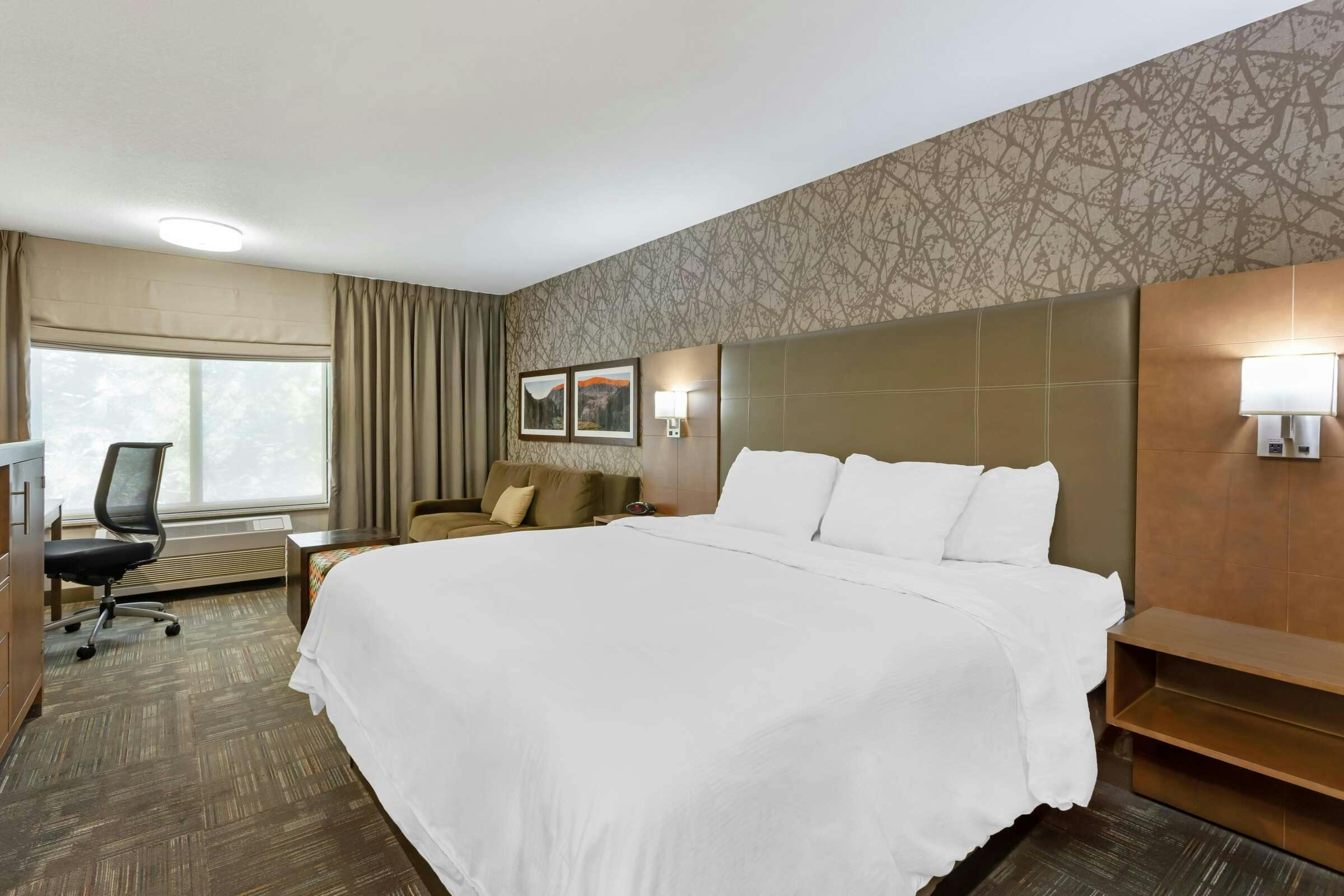 Best Western Plus Cottontree Inn