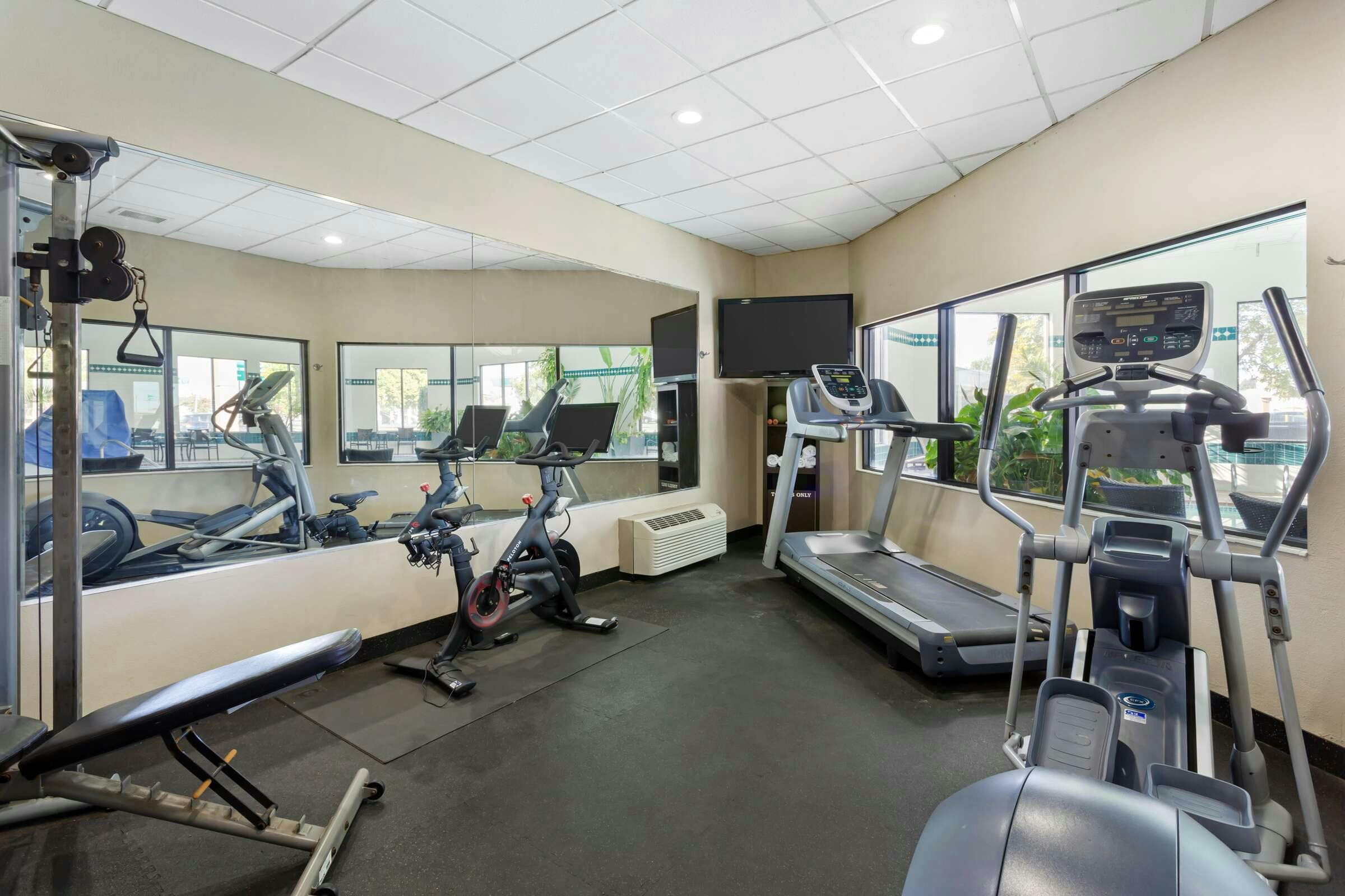 Hotel Best Western Plus Cottontree Inn photo 2