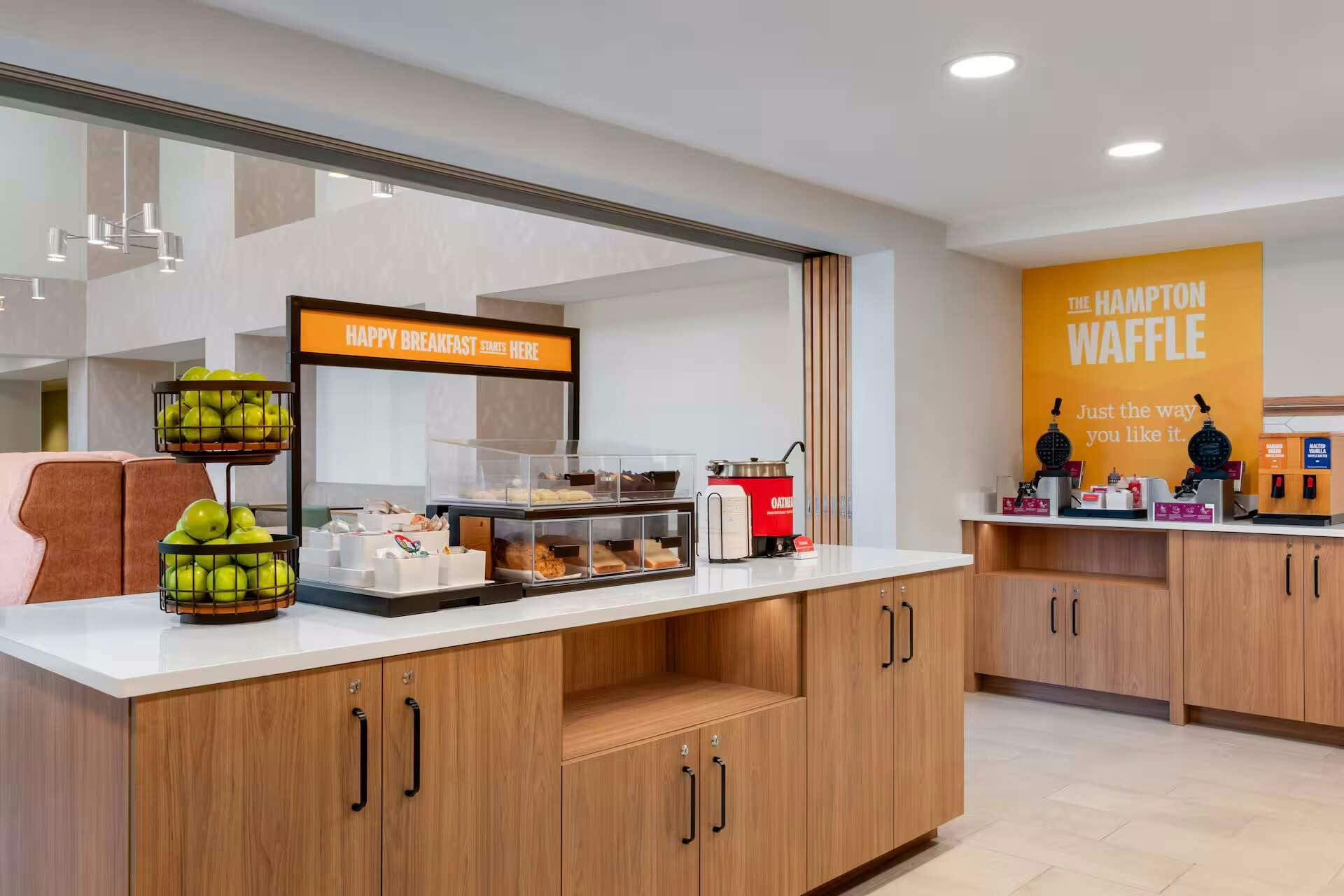 Hotel Hampton Inn & Suites by Hilton Rockland photo 1