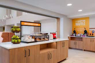 Hotel Hampton Inn & Suites by Hilton Rockland photo 1
