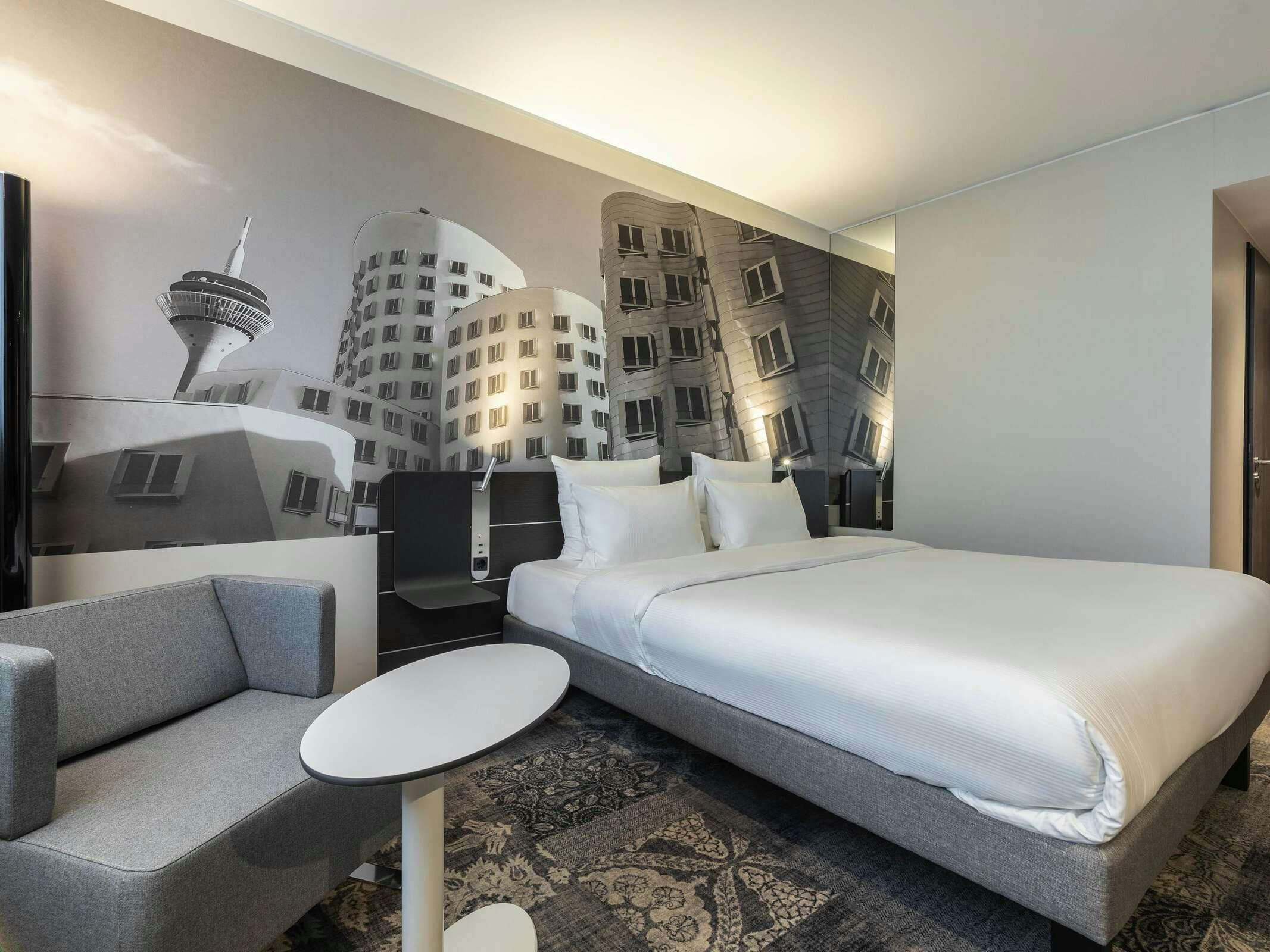Hotel Novotel Dusseldorf Airport photo 2