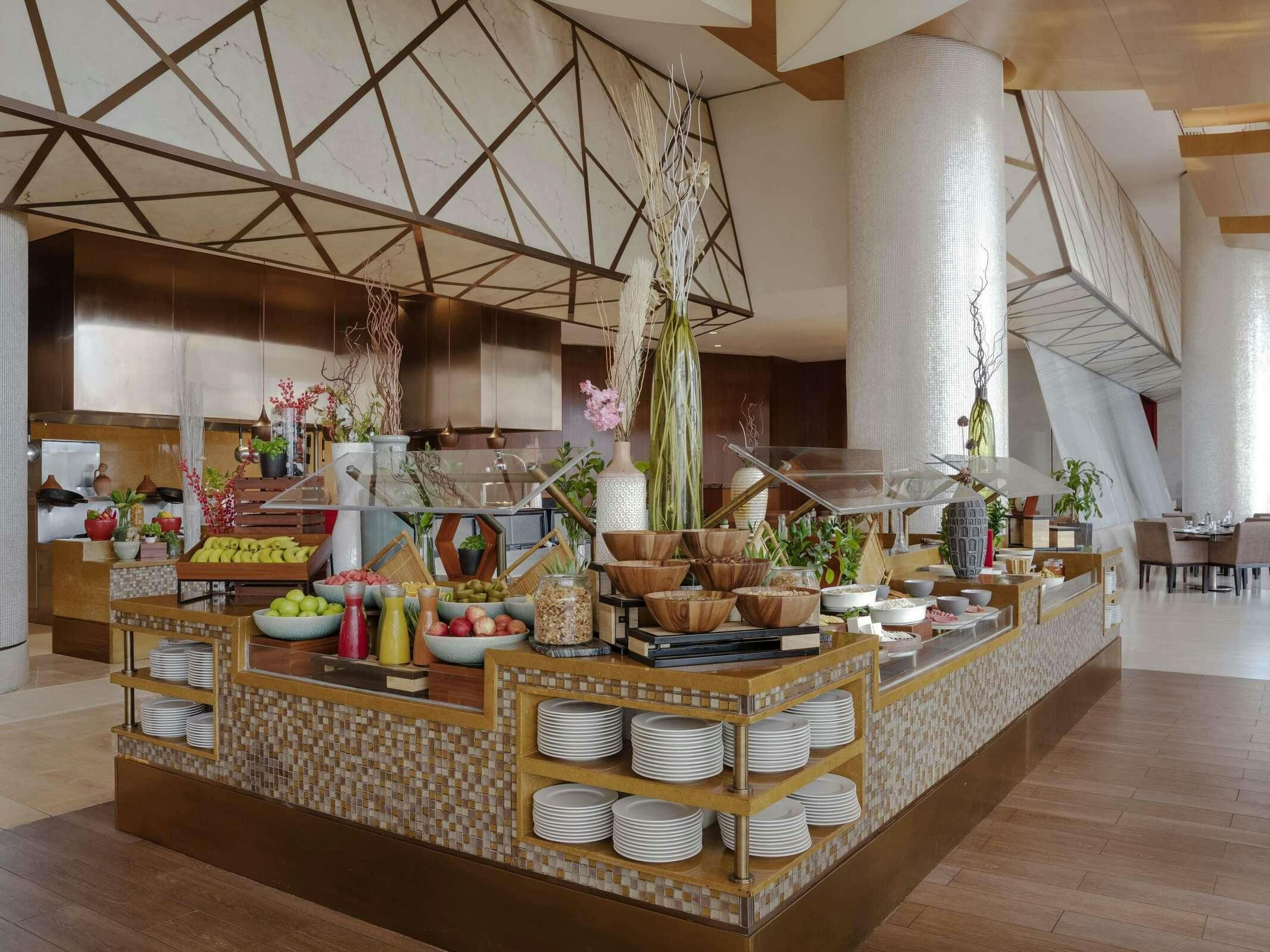 Hotel Swissotel Al Ghurair photo 3